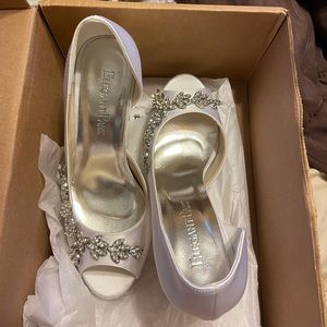 Elegant Park Bridal Shoes-Size 8